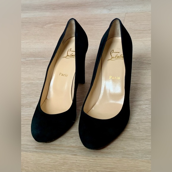 Christian Louboutin Black Suede Pumps Heels Size 40 Round...